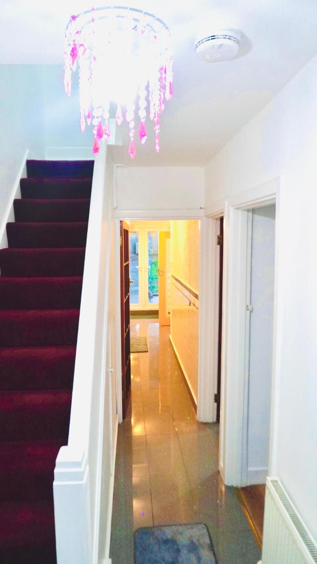 Spacious & Comfy Home In West Midlands - Sleeps 8, Free Parking, Wifi, Netflix, Prime Location, Ideal For Contractors, Business, Groups, Travellers, Families And Relocators Coventry Exterior photo