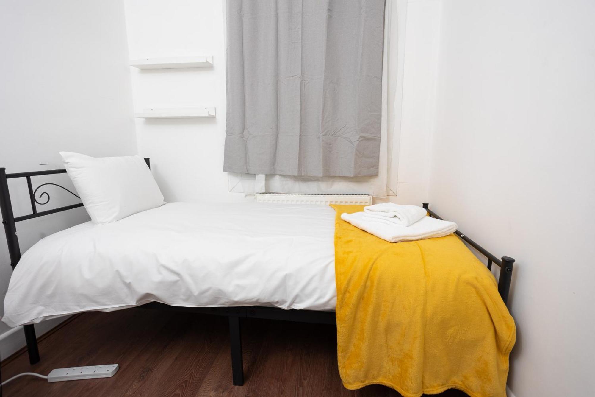 Spacious & Comfy Home In West Midlands - Sleeps 8, Free Parking, Wifi, Netflix, Prime Location, Ideal For Contractors, Business, Groups, Travellers, Families And Relocators Coventry Exterior photo