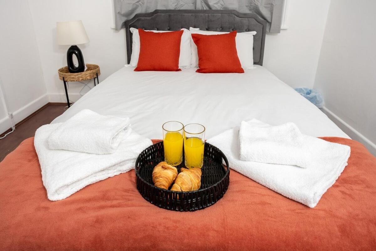 Spacious & Comfy Home In West Midlands - Sleeps 8, Free Parking, Wifi, Netflix, Prime Location, Ideal For Contractors, Business, Groups, Travellers, Families And Relocators Coventry Room photo