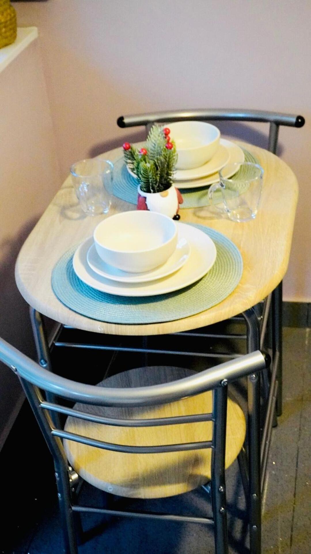 Spacious & Comfy Home In West Midlands - Sleeps 8, Free Parking, Wifi, Netflix, Prime Location, Ideal For Contractors, Business, Groups, Travellers, Families And Relocators Coventry Room photo