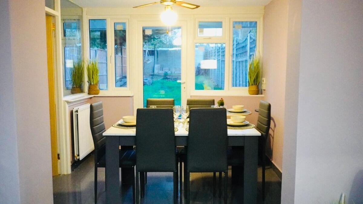 Spacious & Comfy Home In West Midlands - Sleeps 8, Free Parking, Wifi, Netflix, Prime Location, Ideal For Contractors, Business, Groups, Travellers, Families And Relocators Coventry Room photo