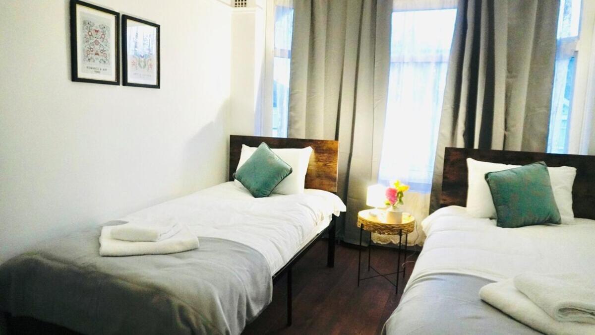 Spacious & Comfy Home In West Midlands - Sleeps 8, Free Parking, Wifi, Netflix, Prime Location, Ideal For Contractors, Business, Groups, Travellers, Families And Relocators Coventry Room photo
